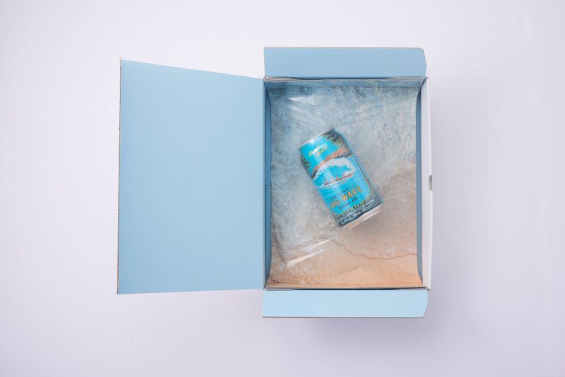 水色の外箱、砂浜柄のグレイスパットに飲料水梱包画像